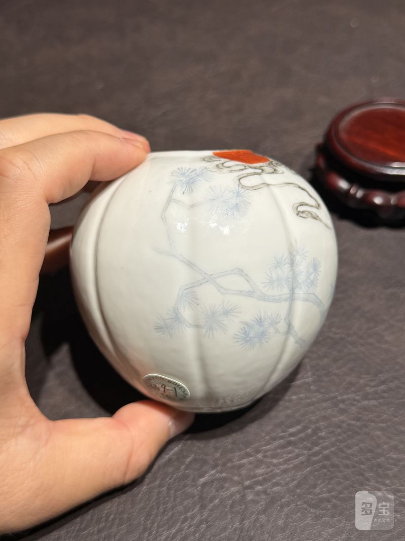 民国 珐琅彩松竹梅瓜棱水盂（配木座） - 图6